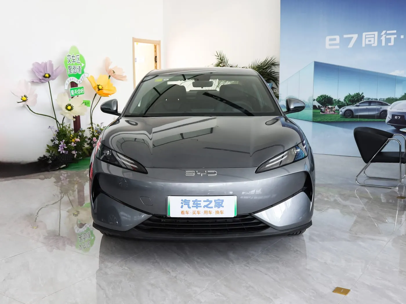 Nuovo modello BYD E7 EV Auto 150 km/h Velocità massima 136 HP 180 Nm Coppia 5 posti Veicolo elettrico
