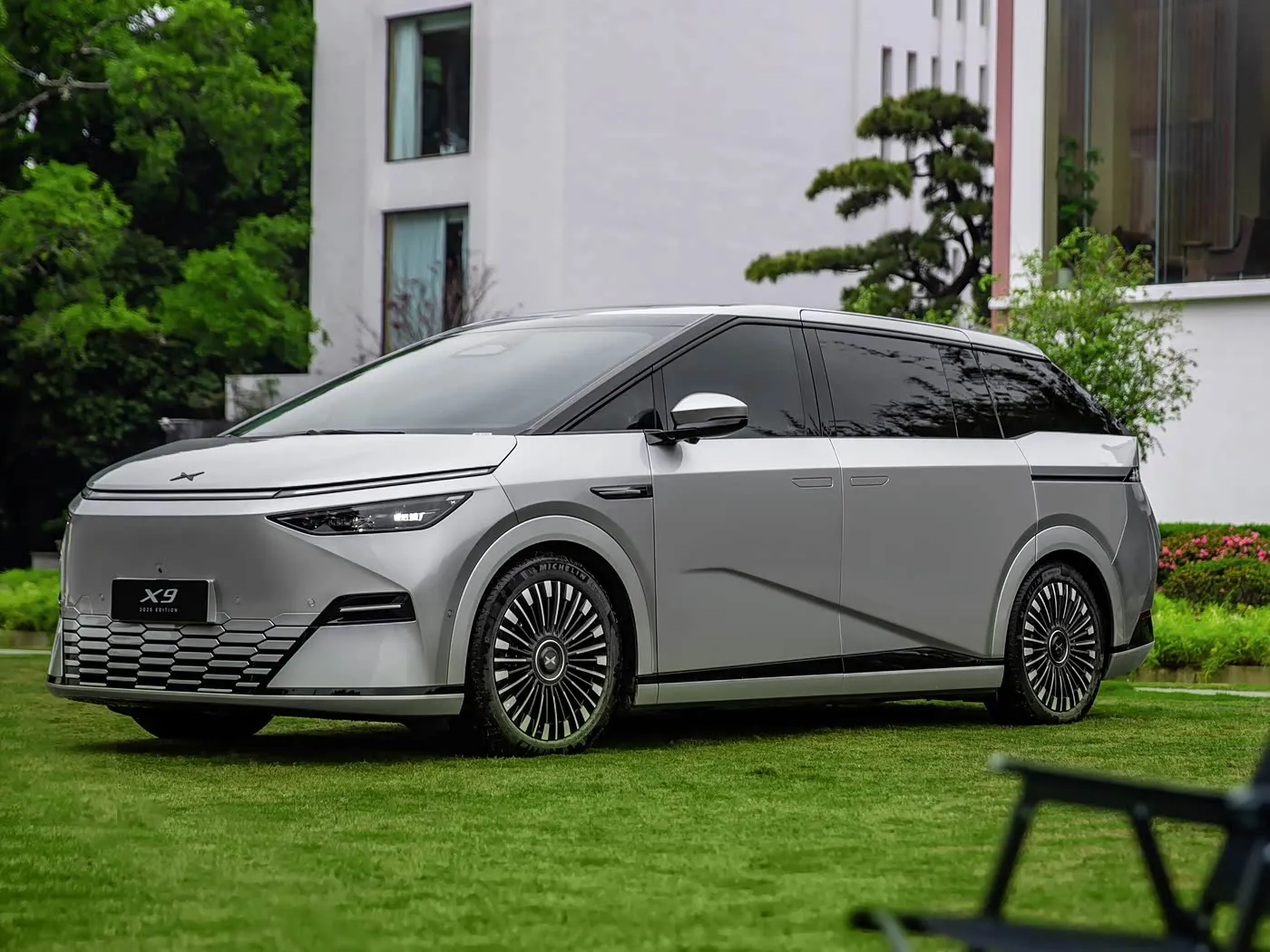 Xpeng X9 monovolume a lungo raggio SUV elettrico puro sterzo sinistro prezzo competitivo veicolo di nuova energia