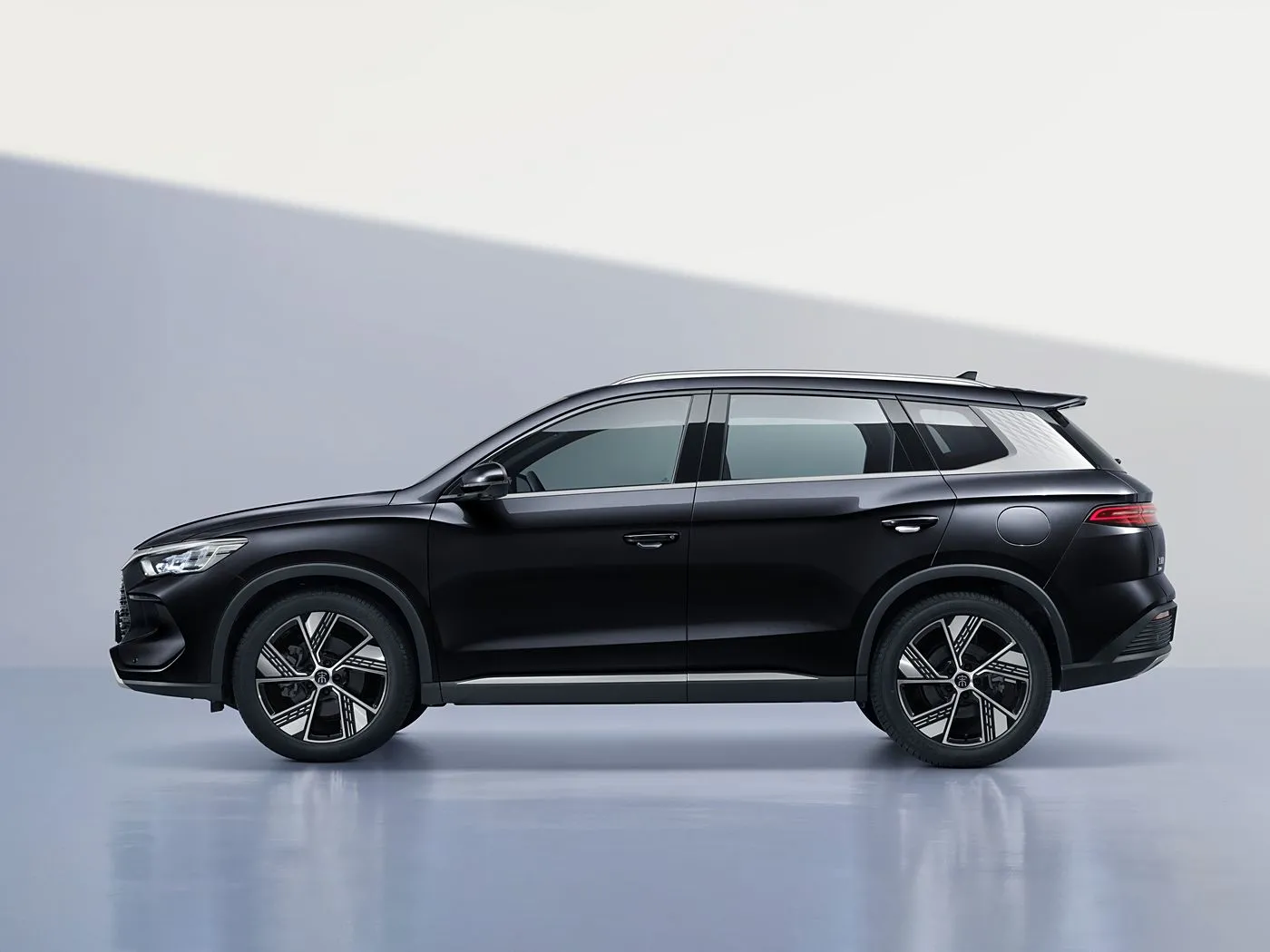 SUV PHEV compatto BYD Song Pro DM-i con veicolo ibrido NEW ENERGY a lungo raggio