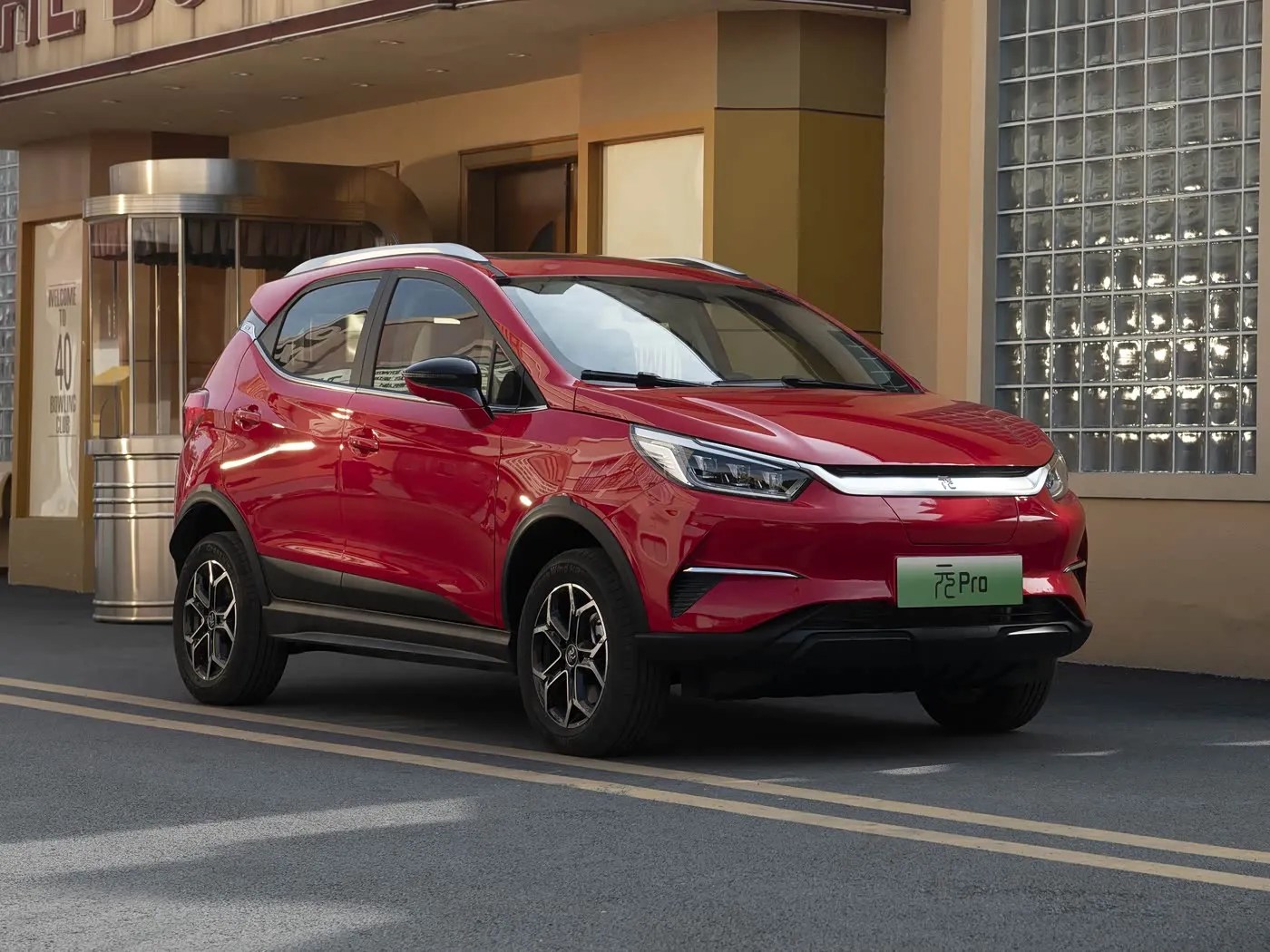 BYD Yuan Pro SUV elettrico di lusso Gamma 320KM Funzionalità avanzate per la guida urbana Veicolo a nuova energia