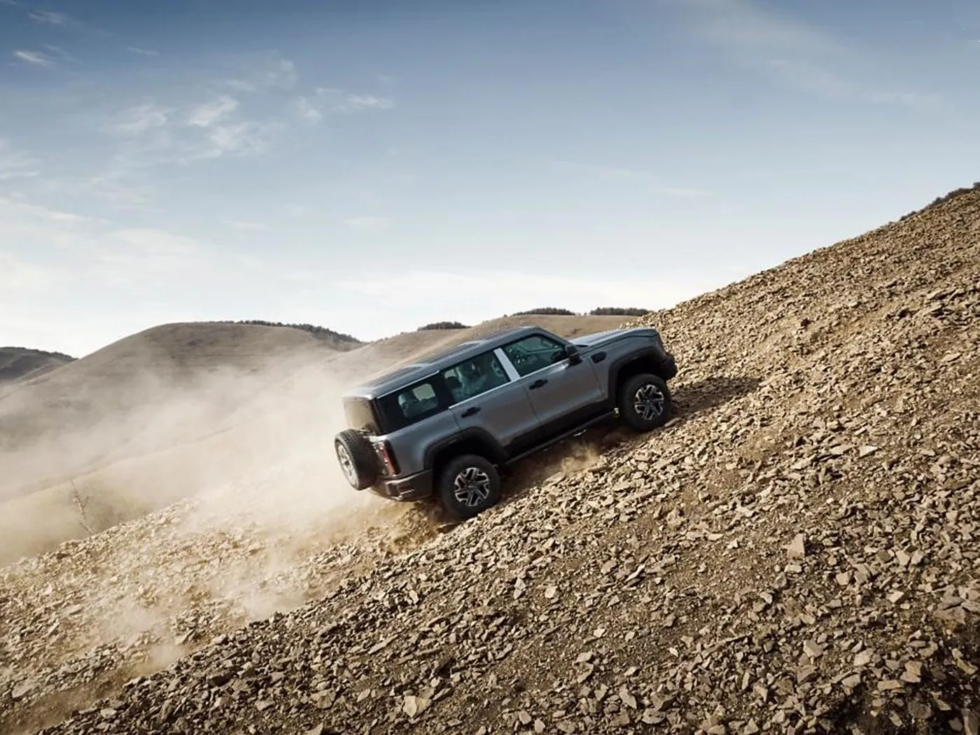 SUV compatto fuoristrada Beijing BJ40 con trazione integrale, serbatoio da 85 litri e telecamera panoramica, passo lungo