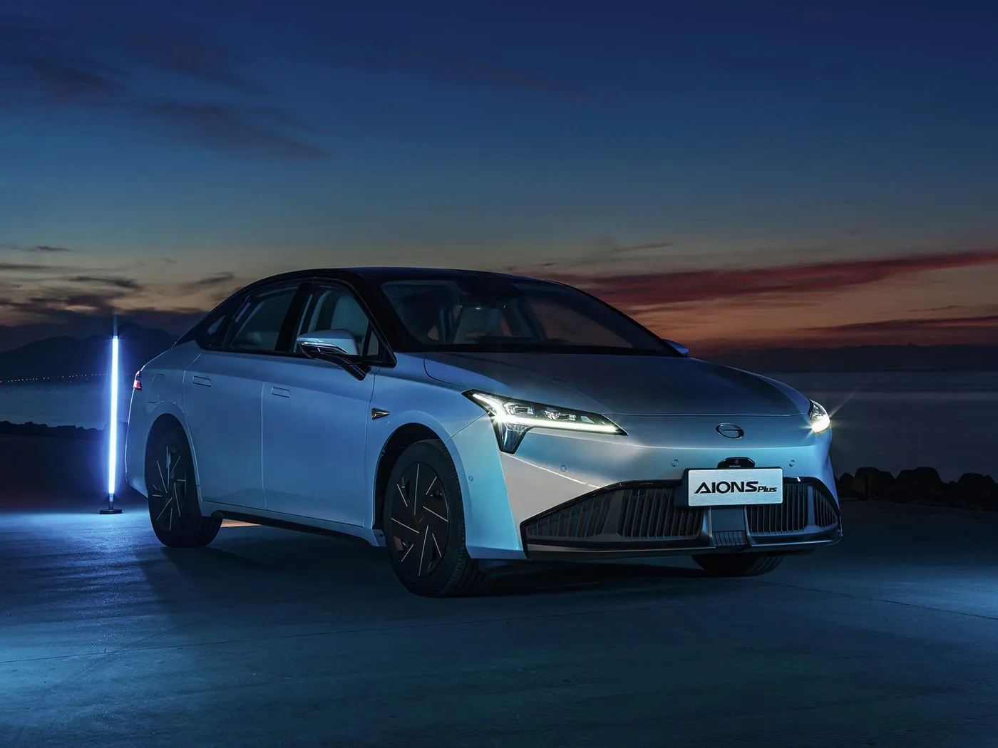 AION RT SUV elettrico con guida a sinistra EV ad alta velocità Cambio automatico Hybrid Mini Level Sedan Veicolo a nuova energia per adulti