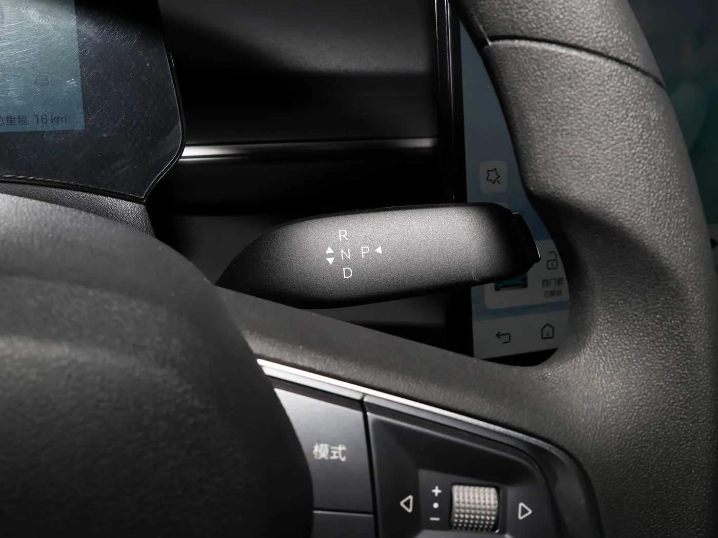 Nuovo modello BYD E7 EV Auto 150 km/h Velocità massima 136 HP 180 Nm Coppia 5 posti Veicolo elettrico