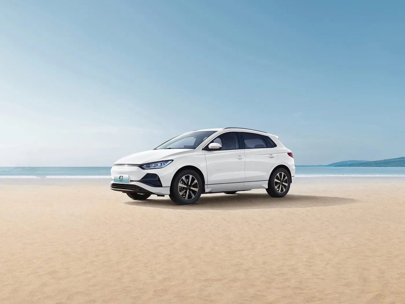 BYD E2 Berlina elettrica di lusso EV SUV Hatchback Auto con sterzo a sinistra con motore a batteria al litio Veicolo New Energy della Cina
