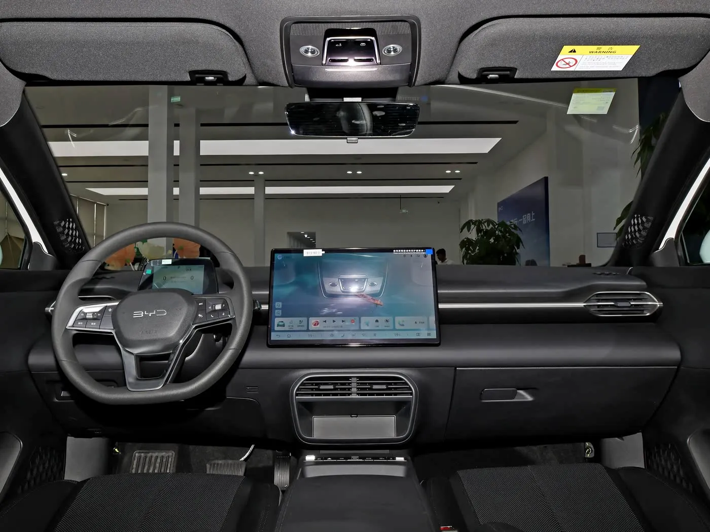 Nuovo modello BYD E7 EV Auto 150 km/h Velocità massima 136 HP 180 Nm Coppia 5 posti Veicolo elettrico