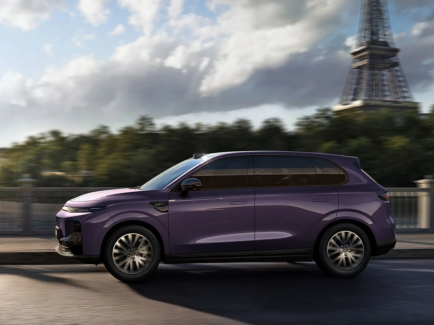 SUV compatto elettrico Leapmotor B10 con autonomia CLTC di 510-600 km, schermo da 14,6" 2,5K e veicolo Leapmotor Pilot New Energy