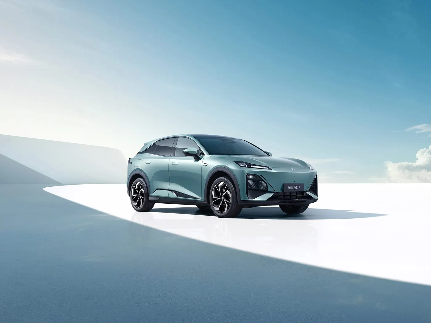 Deepal S07 veicolo di nuova energia SUV premium a portata estesa/EV a lungo raggio Passo 5 posti Schermo in pollici