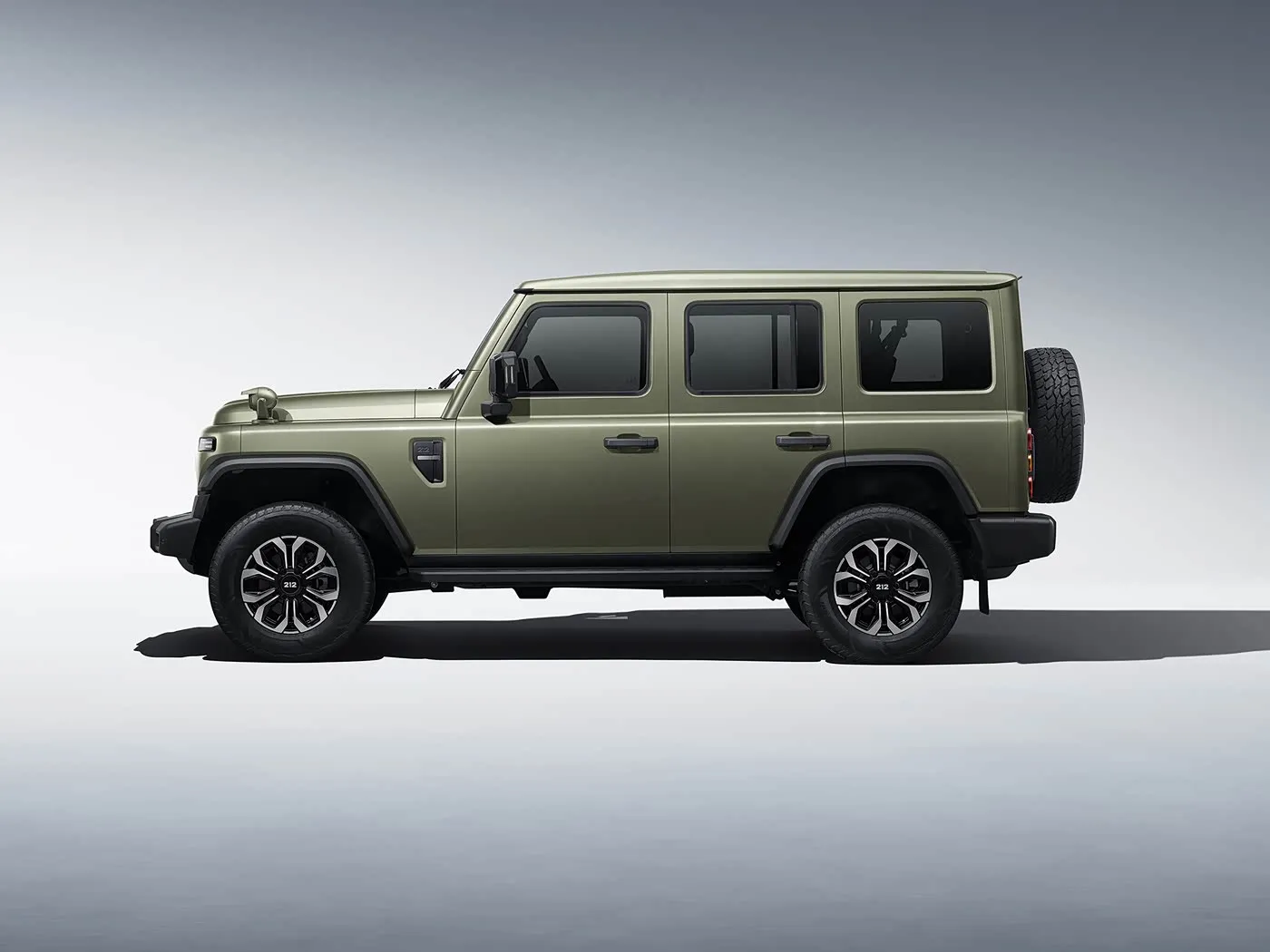 2025 BAIC 212 T01 Robusto SUV compatto 4WD Benzina/Diesel 8AT e interni in pelle Volante in pelle riscaldato Passo lungo