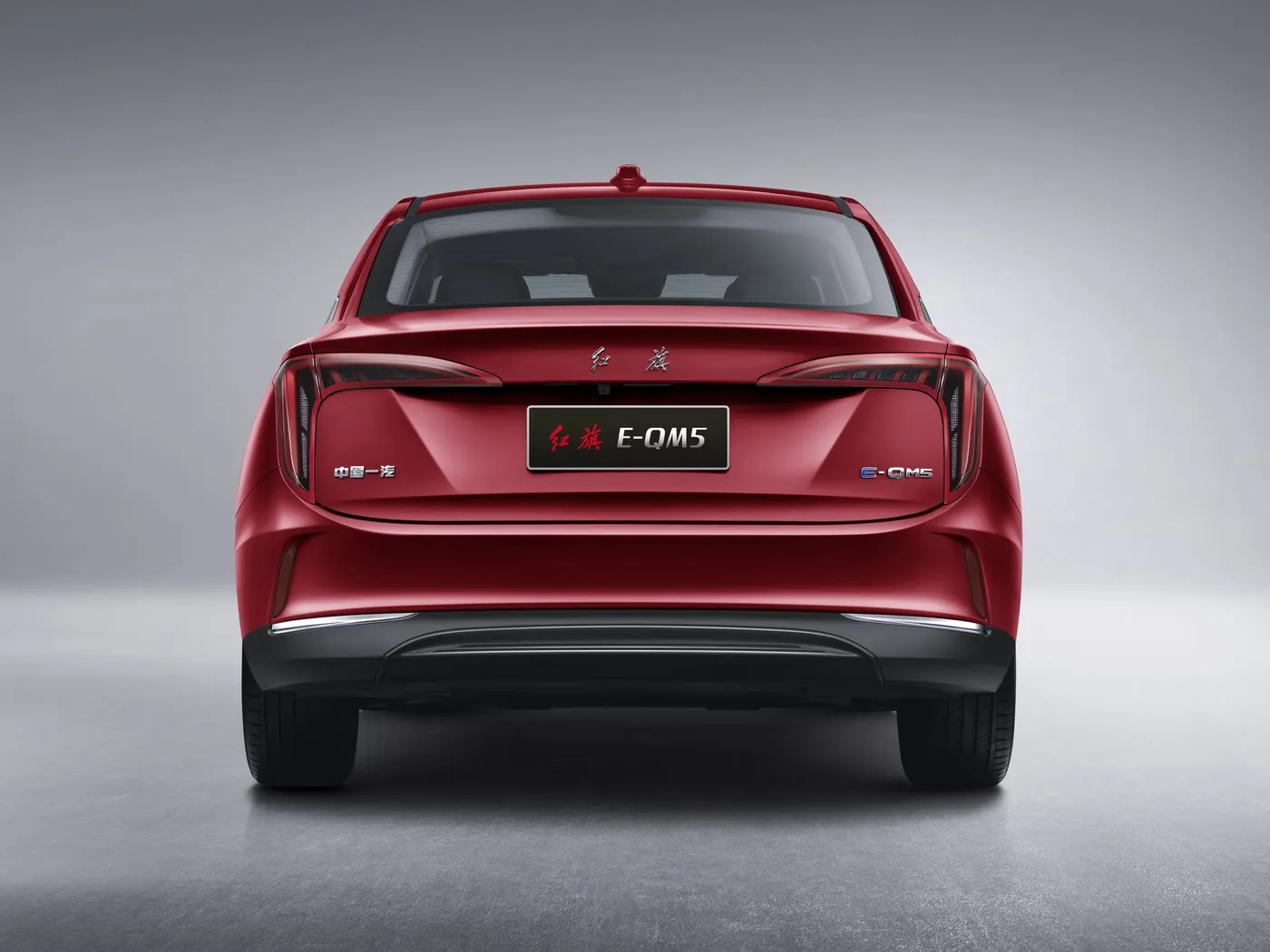 Hongqi E-QM5 Spaziosa berlina EV passo lungo e lungo raggio Veicolo elettrico puro a nuova energia