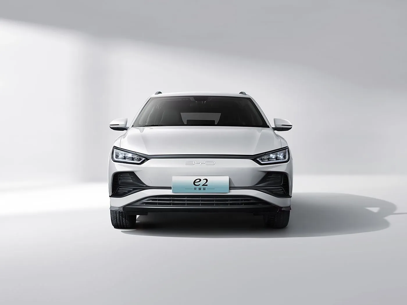 BYD E2 Berlina elettrica di lusso EV SUV Hatchback Auto con sterzo a sinistra con motore a batteria al litio Veicolo New Energy della Cina