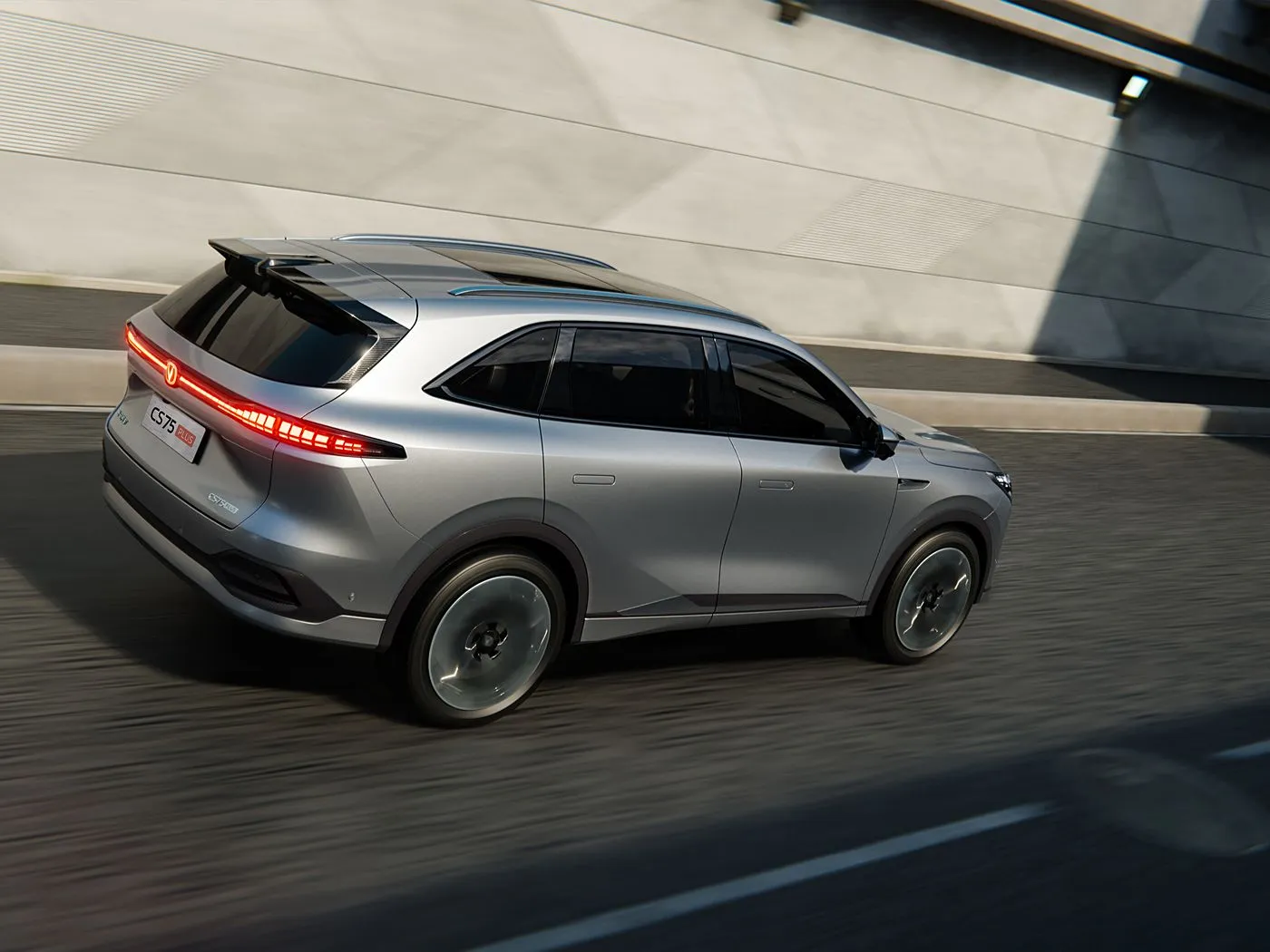 SUV compatto Changan CS75 PLUS 1.5T/2.0T con L2.5 Assist, touchscreen da 15,6" e passo lungo