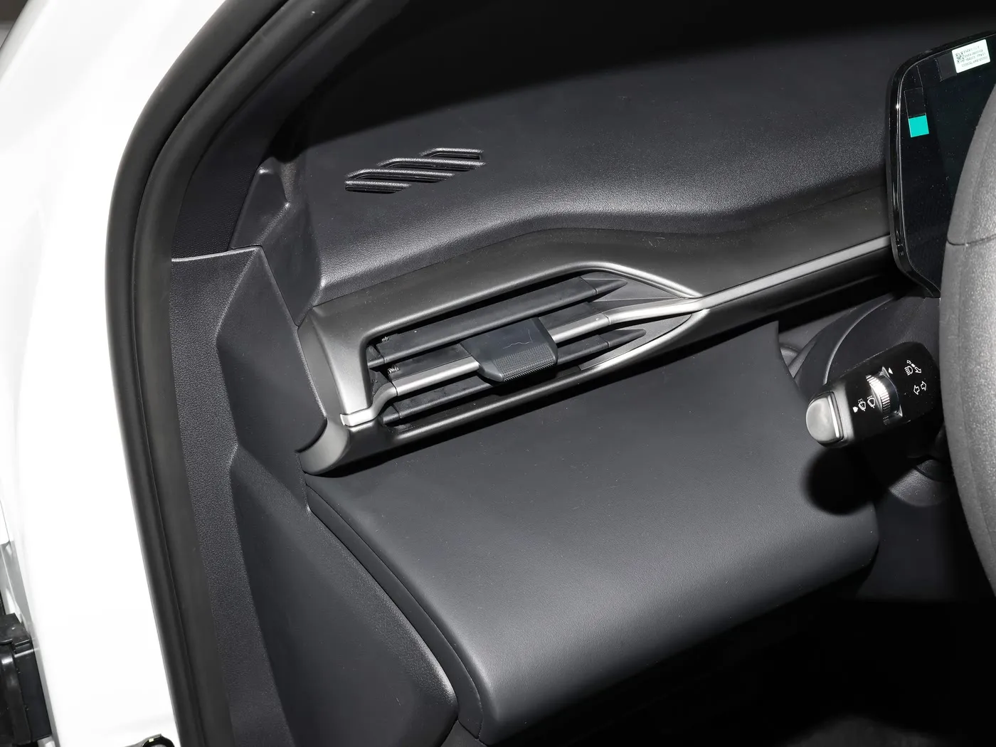 Nuovo modello BYD E7 EV Auto 150 km/h Velocità massima 136 HP 180 Nm Coppia 5 posti Veicolo elettrico