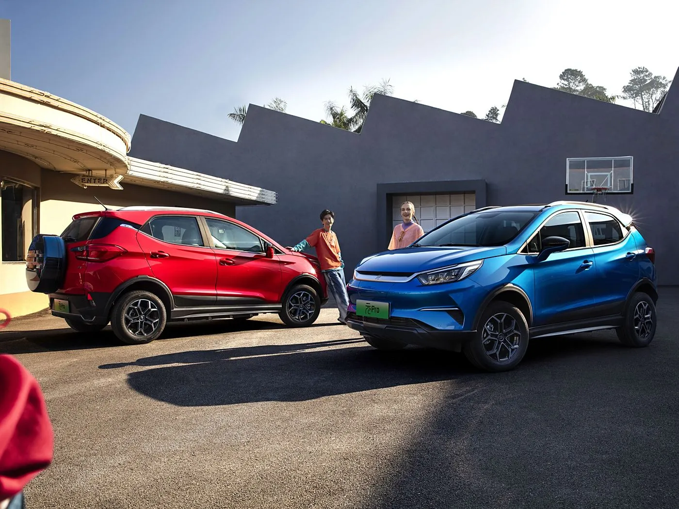 BYD Yuan Pro SUV elettrico di lusso Gamma 320KM Funzionalità avanzate per la guida urbana Veicolo a nuova energia