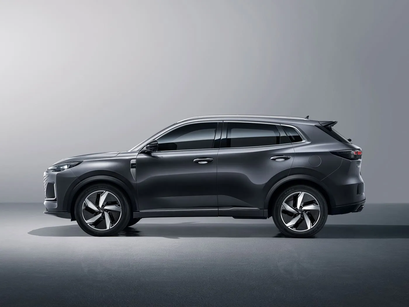 SUV compatto Changan CS55 PLUS, velocità massima 190 km/h, telecamera a 360°, AC dual-zone e finiture JBL Audio Premium