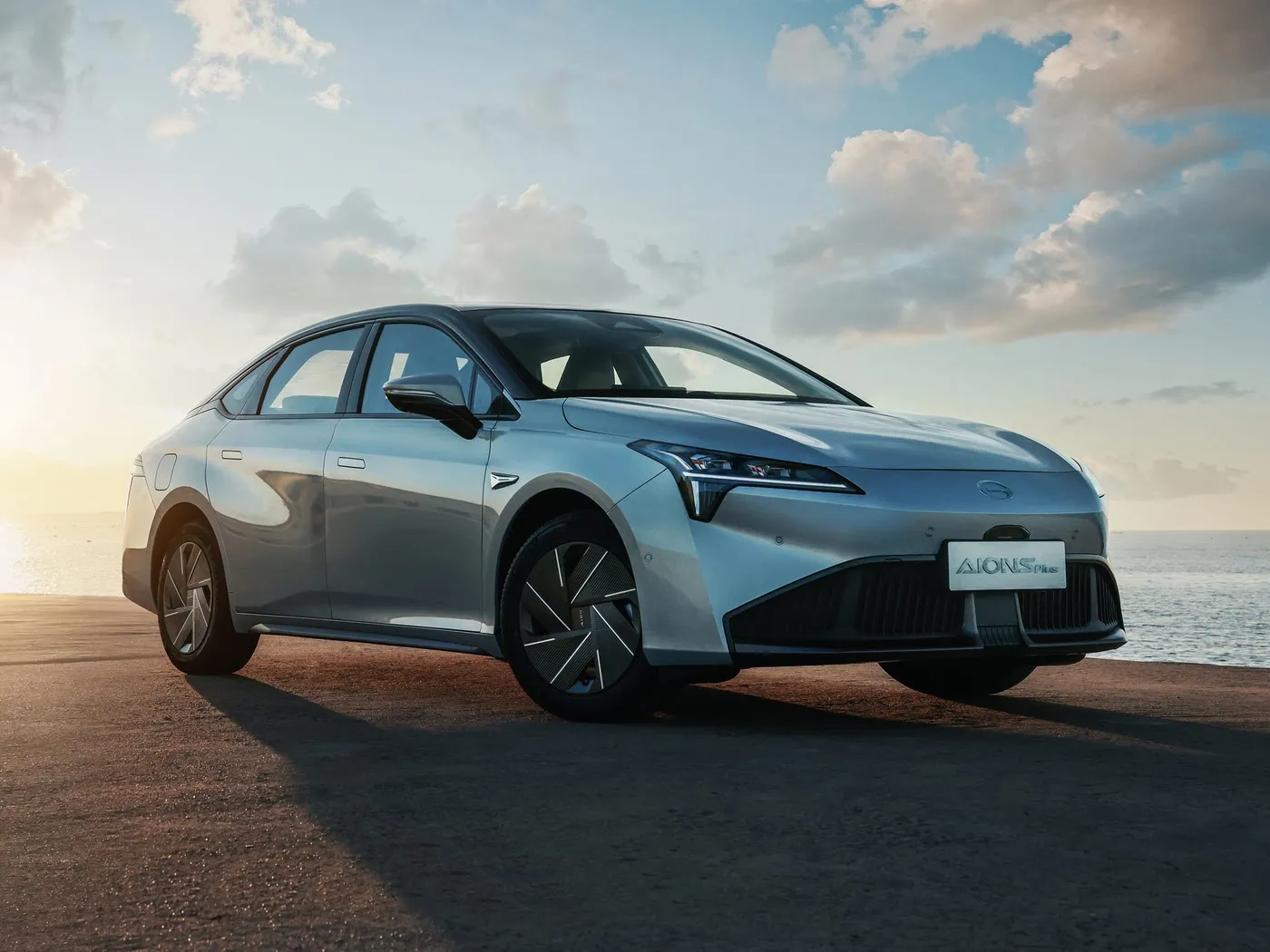 AION RT SUV elettrico con guida a sinistra EV ad alta velocità Cambio automatico Hybrid Mini Level Sedan Veicolo a nuova energia per adulti