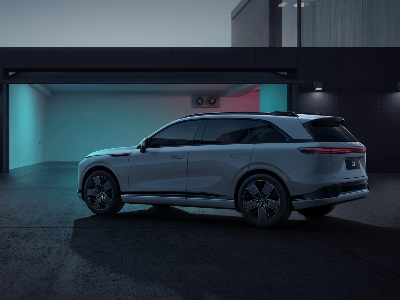 Xpeng G9 Veicolo elettrico SUV di lusso a 4 porte e 5 posti SUV New Energy MPV Hatchback con modalità di guida 4WD Alimentazione PHEV e motore EV sinistro