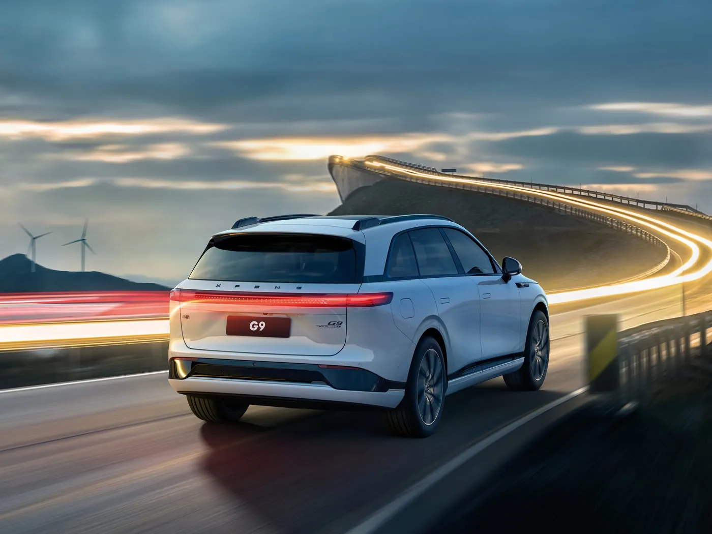 Xpeng G9 Veicolo elettrico SUV di lusso a 4 porte e 5 posti SUV New Energy MPV Hatchback con modalità di guida 4WD Alimentazione PHEV e motore EV sinistro