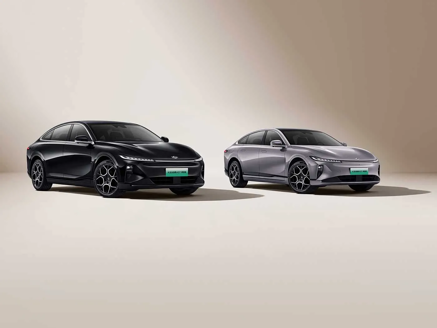 Changan Qiyuan A07 Berlina ibrida EV Veicolo di nuova energia dalla Cina Autonomia 1200 km Cambio automatico 5 posti Velocità 175 km/h Dimensioni pneumatici R19