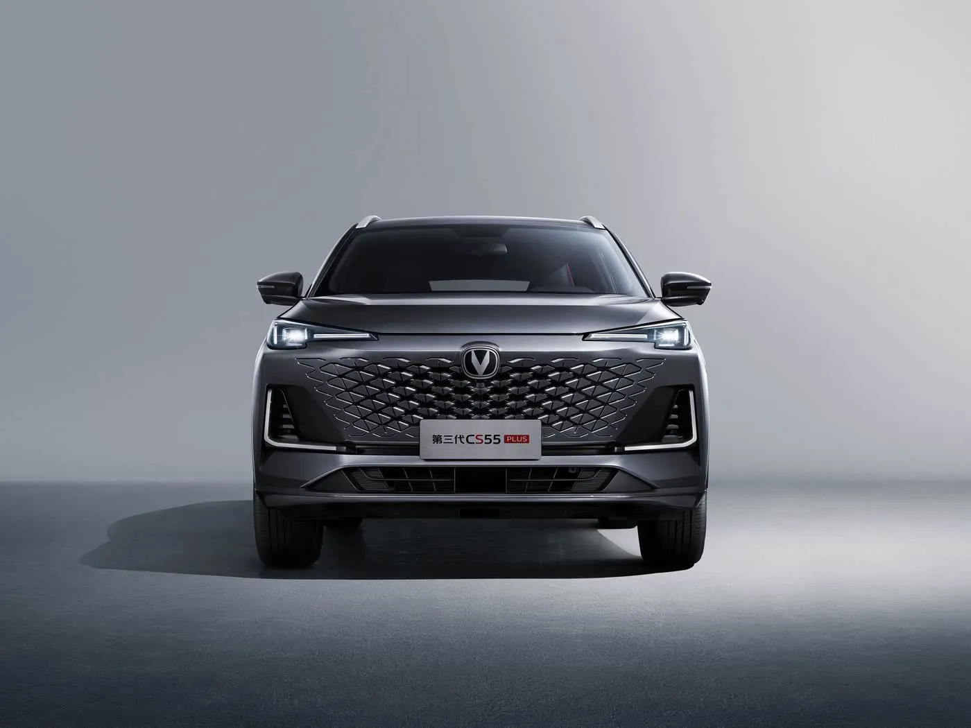 SUV compatto Changan CS55 PLUS, velocità massima 190 km/h, telecamera a 360°, AC dual-zone e finiture JBL Audio Premium
