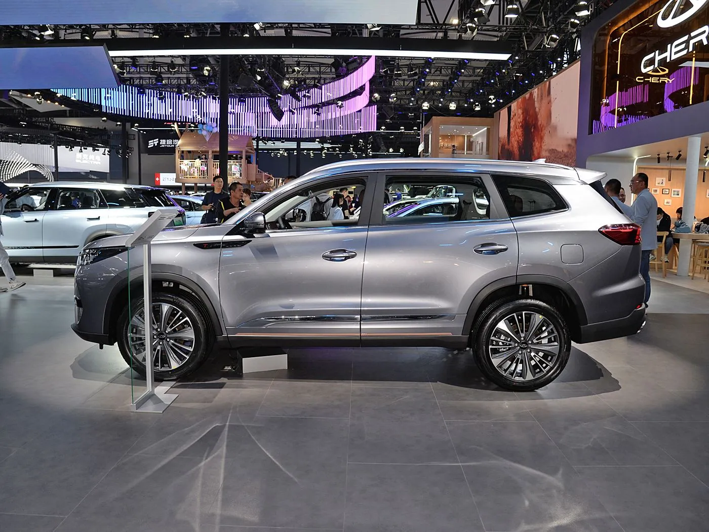Chery Tiggo 8 Pro SUV familiare di lusso Cambio automatico Telecamera posteriore R18 Sinistra Benzina Sedili in pelle scura Emissioni Euro VI AWD