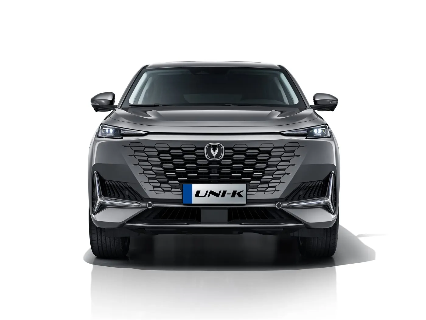 BYD E2 Berlina elettrica di lusso EV SUV Hatchback Auto con sterzo a sinistra con motore a batteria al litio Veicolo New Energy della Cina