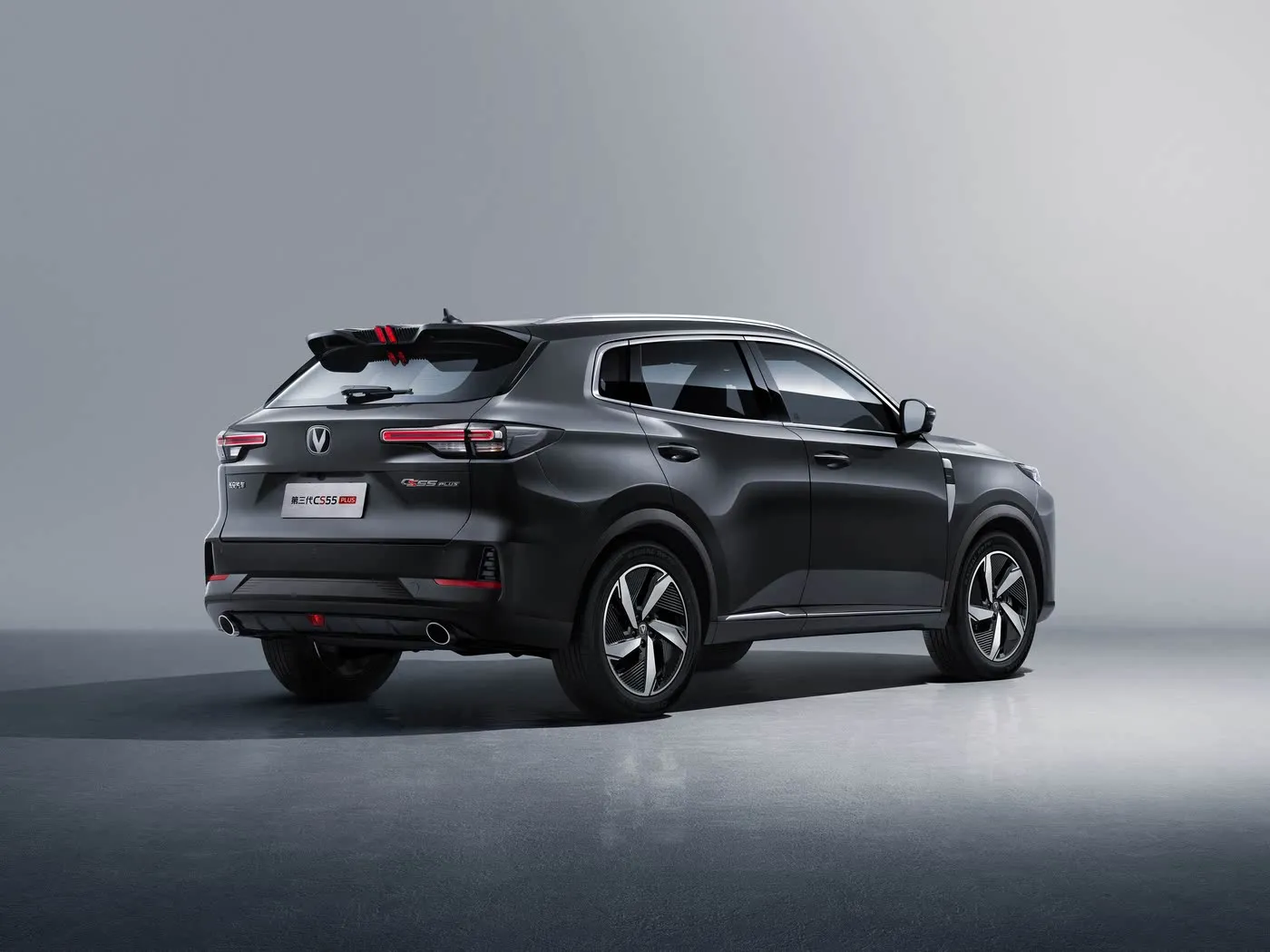 SUV compatto Changan CS55 PLUS, velocità massima 190 km/h, telecamera a 360°, AC dual-zone e finiture JBL Audio Premium