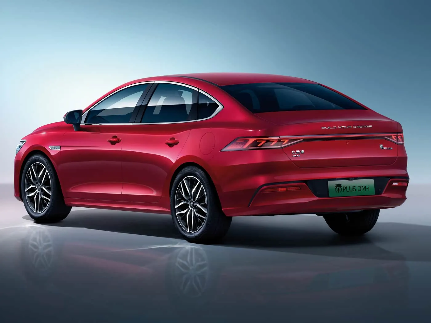 BYD Qing Plus SUV elettrico Auto ibrida Veicolo a nuova energia Motore EV potenziato Sterzo a sinistra Berlina ottimizzata per motori di ricerca