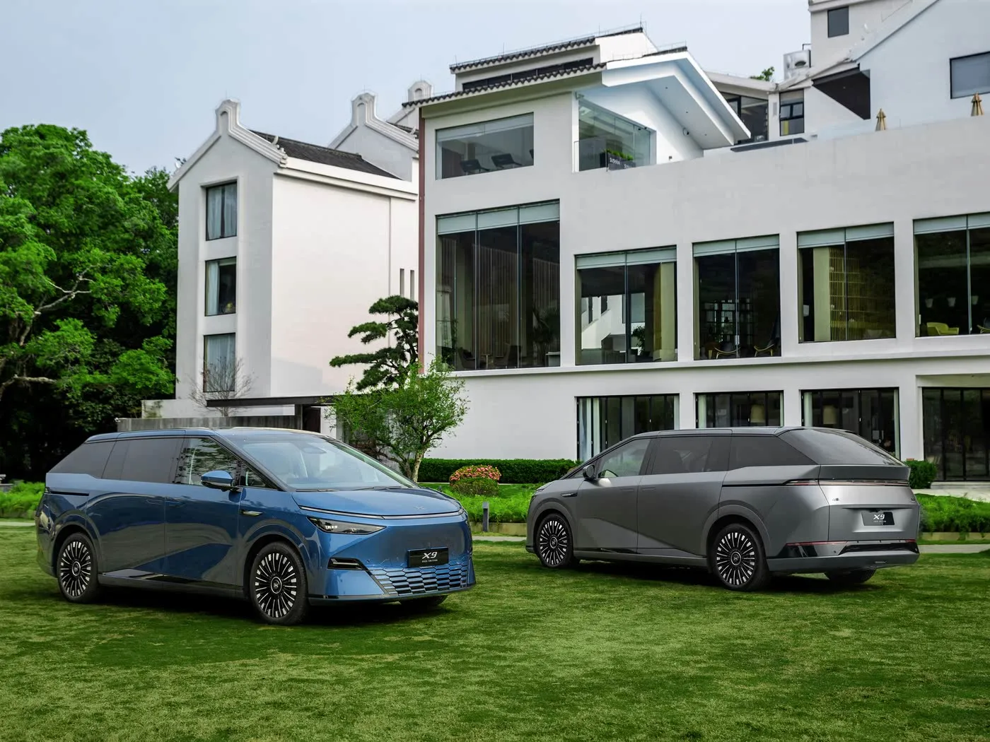 Xpeng X9 monovolume a lungo raggio SUV elettrico puro sterzo sinistro prezzo competitivo veicolo di nuova energia