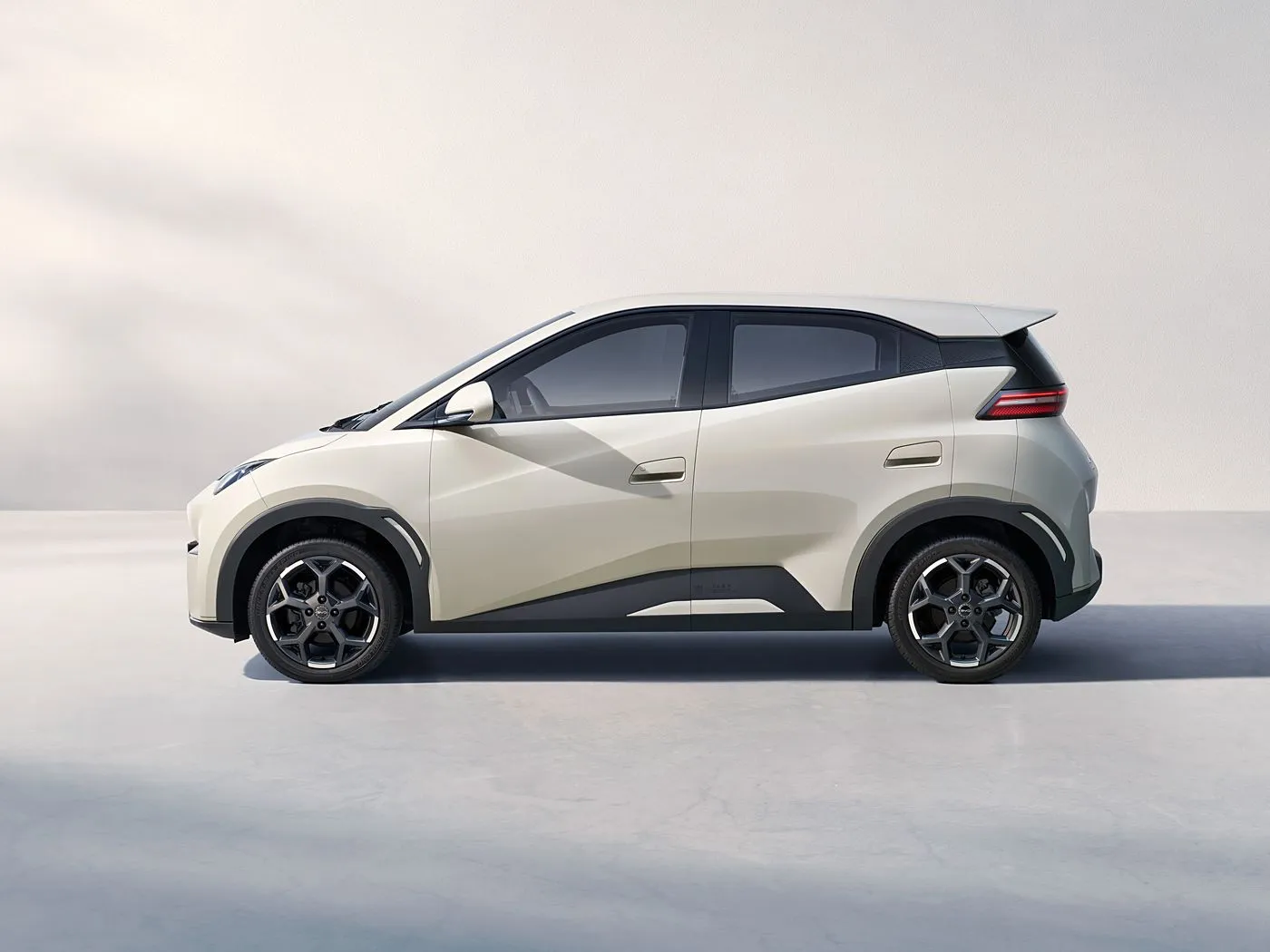 BYD Seagull EV Hatchback Mini Smart SUV Trazione anteriore con telecamera posteriore Veicolo di nuova energia alimentato al litio Vendita calda