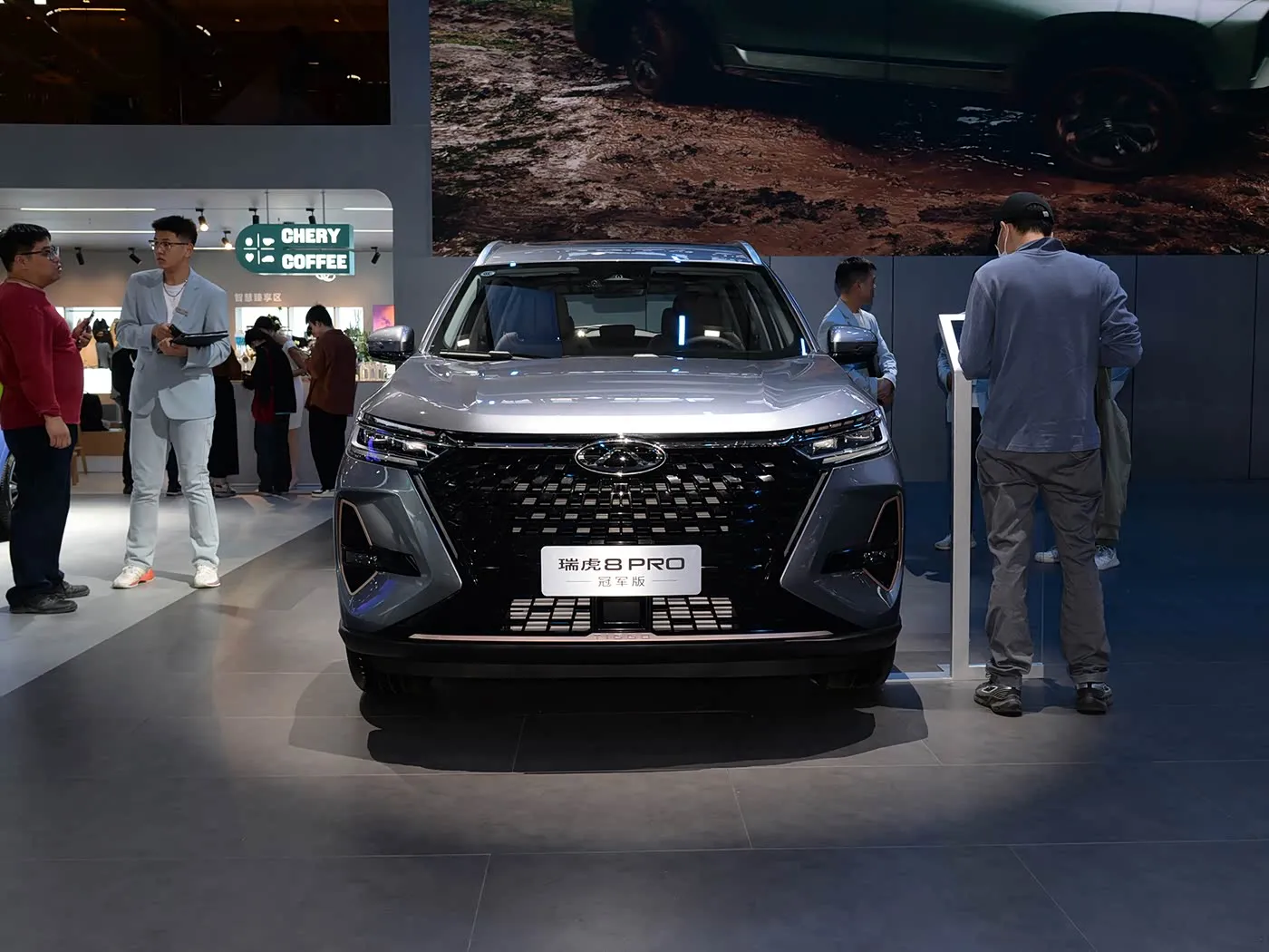 Chery Tiggo 8 Pro SUV familiare di lusso Cambio automatico Telecamera posteriore R18 Sinistra Benzina Sedili in pelle scura Emissioni Euro VI AWD