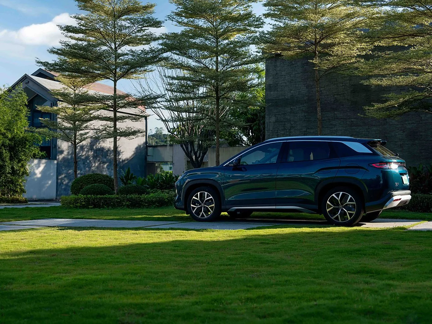 BYD Song L DM-i SUV PHEV compatto Veicolo a nuova energia ad alta velocità e a lungo raggio DiPilot 2.0 Sedili riscaldati Telecamera panoramica a 360°