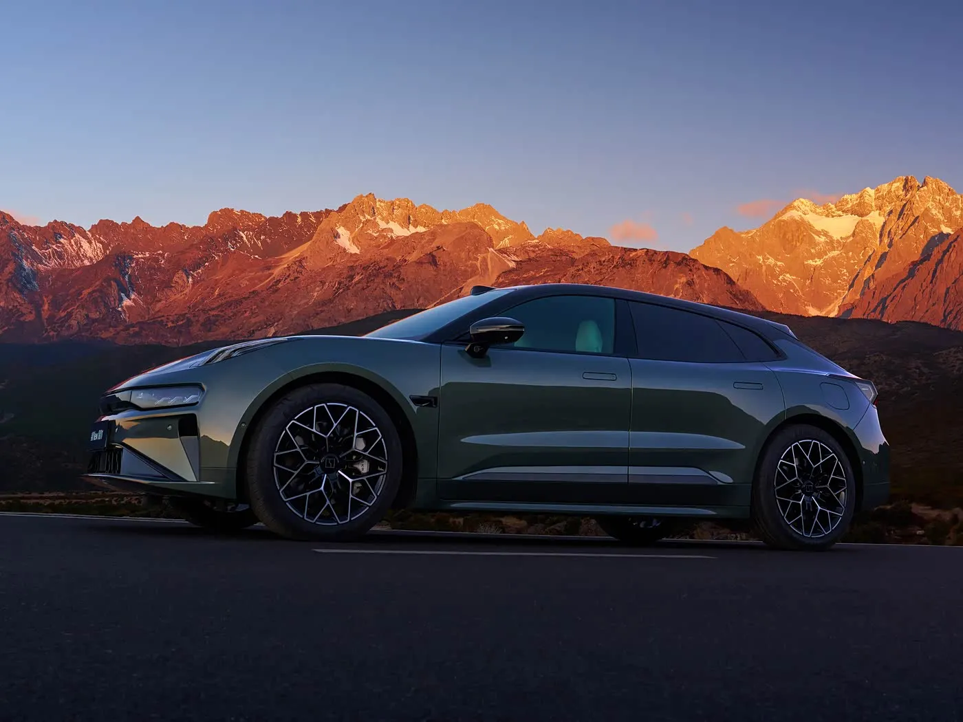 Zeekr 001 Hatchback elettrico a 5 posti 4WD di alta qualità 705 km a lungo raggio Veicolo a nuova energia