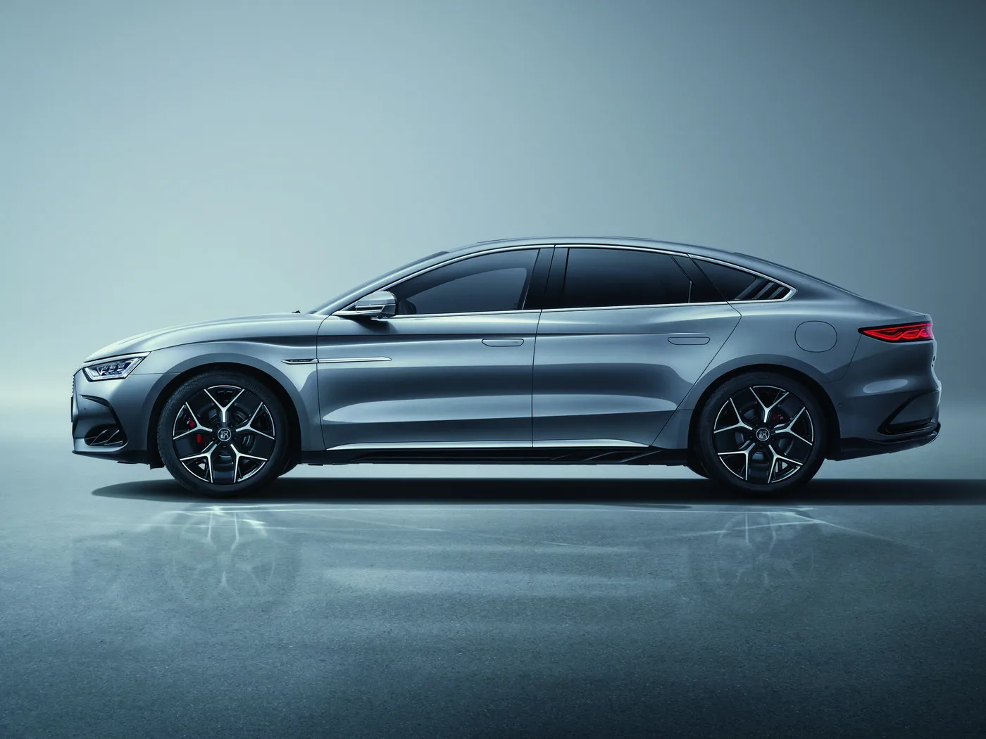 BYD Han EV/DM-i Elettrizzante berlina di lusso con doppia potenza del motore e tecnologia all'avanguardia NEW ENERGE